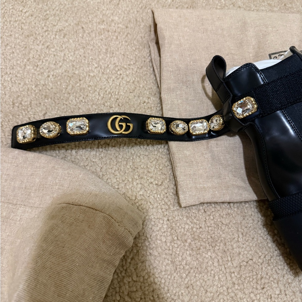 STUNNING!  NEW!  Gucci Trip Logo Strap Chelsea Boot -6.5 - Picture 14 of 14